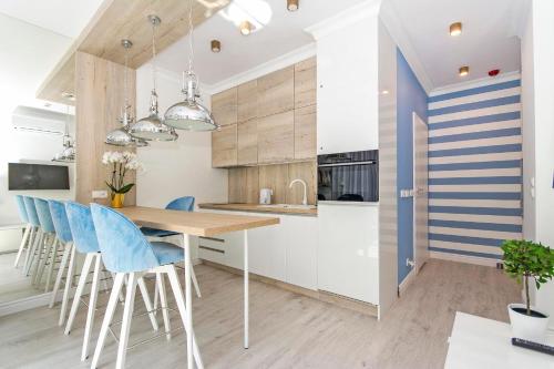 Apartment with Terrace image 6