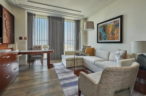 Four Seasons Hotel Abu Dhabi at Al Maryah Island - image 2
