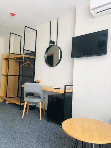 Avenue Hotel Deluxe - image 3