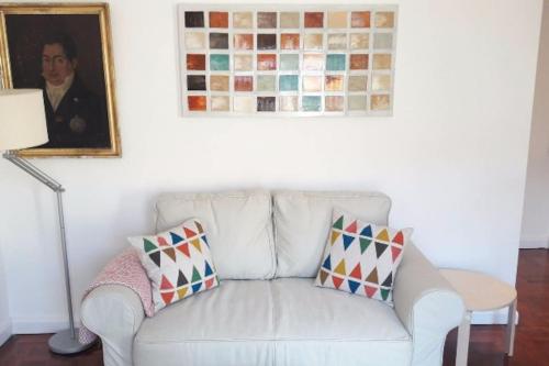 Modern Cosy Flat with Terrace in Campo de Ourique., Lisabon