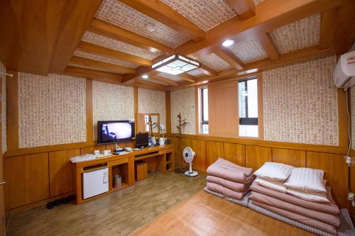 Suncheon Nobless Hotel - Tap to explore photos