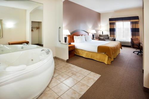 Holiday Inn Express Forest City by IHG in Forest City, USA