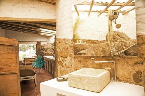 Double Room with Garden View image 9
