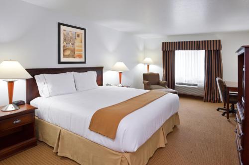 Holiday Inn Express - Newell-Chester WV, an IHG Hotel