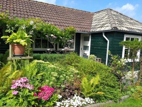  Holiday Home Canal View in Alkmaar