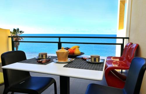 Atlantic view 3-Apartment with ocean view and pool in Funchal