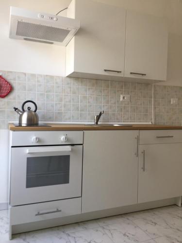 Castellaneta Short Term -Low cost Room Type - Quadruple Room with Private External Bathroom Castellaneta Short Term -Low cost Room Type - Quadruple Room with Private External Bathroom