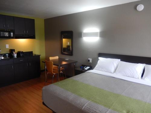 Studio 6-Houston TX - Intercontinental Airport South - main image