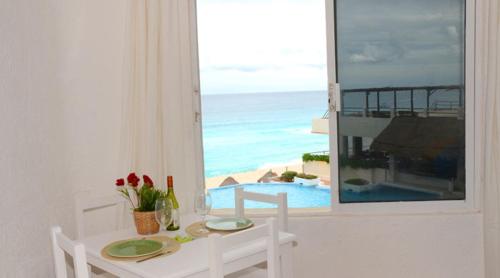 Cute, kitchinette, ocean front