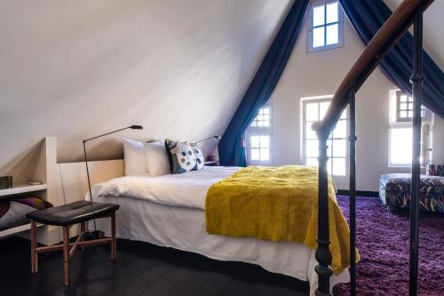 Superior King Room image 8