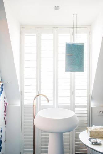 Luxury Suite image 5