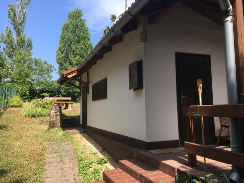  Balatonikisház, Unterkunft in Balatonszepezd