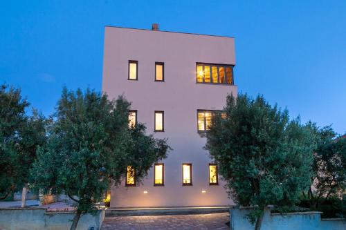 Apartments Luana with Rooftop Jacuzzi