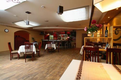 Restorāns, Hotel Dobele in Zebras muiža