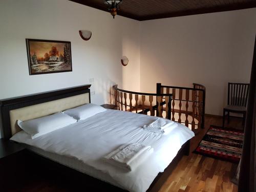 King Studio with Sofa Bed