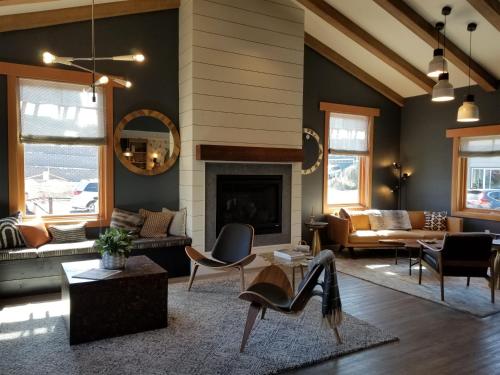 213738010 The Coho Oceanfront Lodge