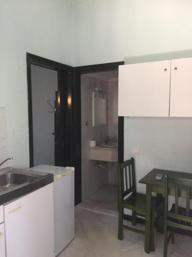  Nikos Apartments in Afytos