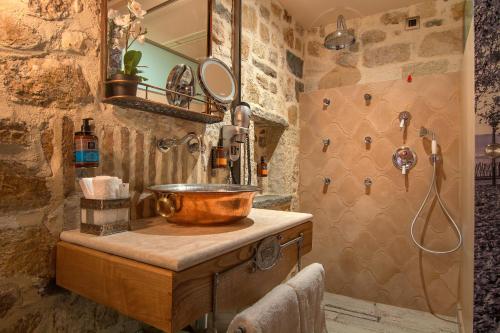 KAMARES Historic Boutique Hotel & Spa – Ioannina, OH
