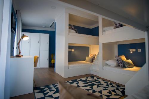 ZIGZAG HOSTEL - image 6
