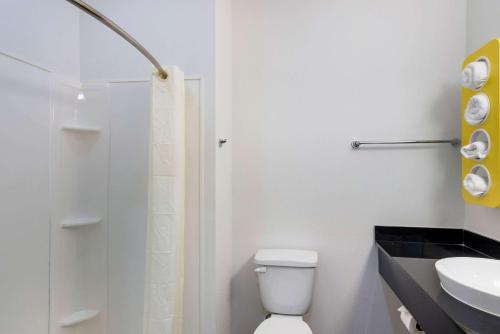 Bathroom, Motel 6-Channelview, TX in Channelview