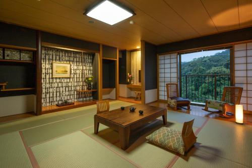 room detail thumbnail 2