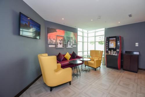 Lobby, Premier Inn Dubai Silicon Oasis in Dubai Silicon Oasis