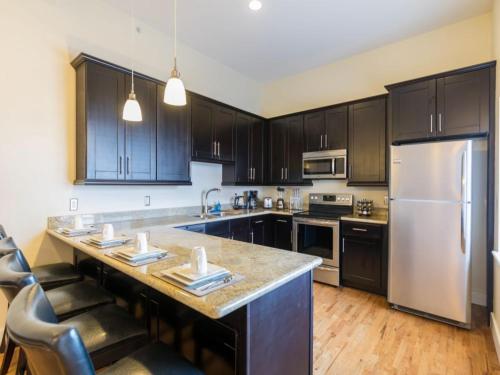 Modern Condos near French Quarter & Bourbon Street 3