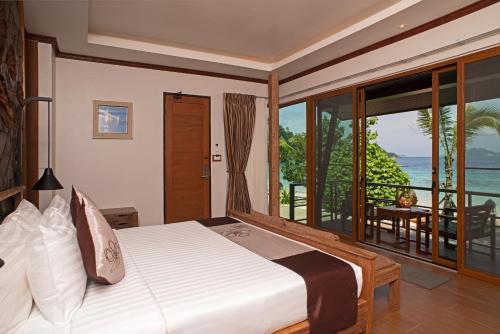 Victoria Cliff Resort Nyaung Oo Phee Island