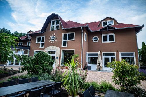 Bonne Chance Restaurant and Hotel in Bázakerettye