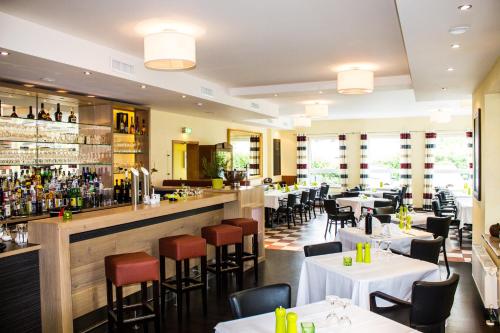 Restaurant, HOTEL PARQEO im A66 in Gelnhausen