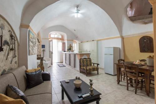  Santorini Cave Houses in Vóthon