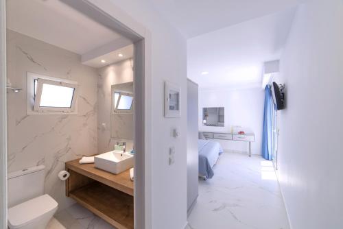 Naiades Marina Hotel - image 2