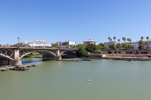 Fantastico apartamento con vistas Calle Betis, Sevilla (Foto 7)
