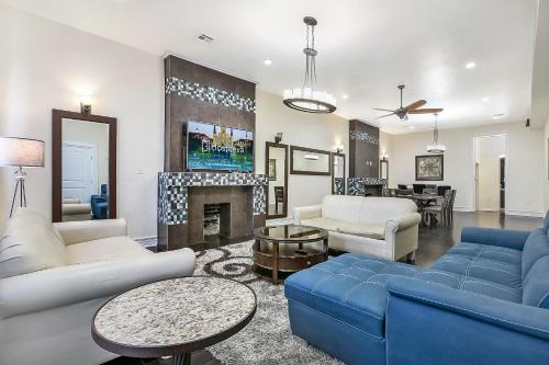 Modern 4BR Penthouse in Downtown by Hosteeva New Orleans