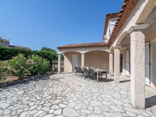 Luxurious villa in Oupia with private pool