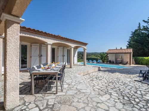 Luxurious villa in Oupia with private pool