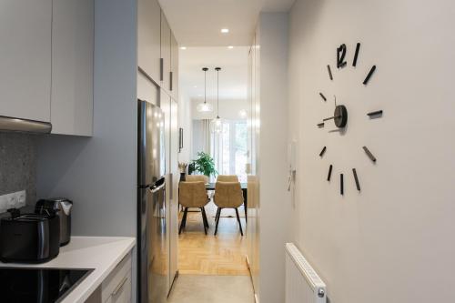Peaceful 2BD Apartment in Kolonaki by UPSTREET - image 6