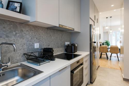 Peaceful 2BD Apartment in Kolonaki by UPSTREET - image 4