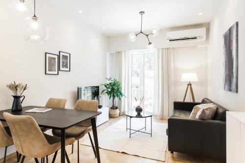 Peaceful 2BD Apartment in Kolonaki by UPSTREET, Афины