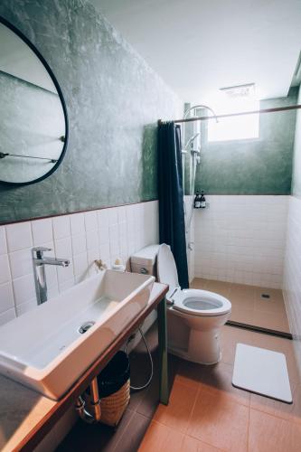 room detail thumbnail 2