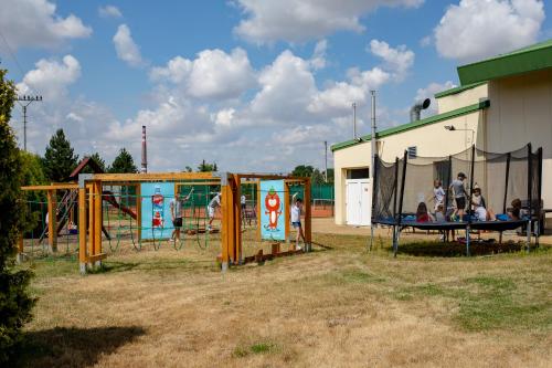兒童遊樂場, Penzion Na Kurtech in 奧帕瓦