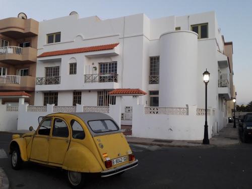 central luminous cute studio by the beach & harbour, Corralejo