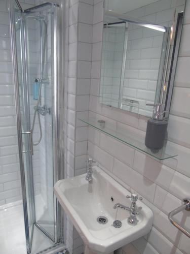 The Warren Belfast Room Type - Deluxe Double Room