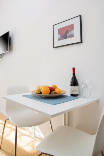 Studio Apartment image 5