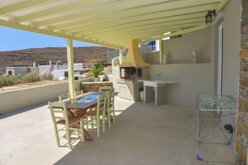  Independent Apartment in Agia Varvara in Agios Sostis