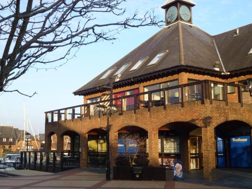 Boathouse Hotel - image 11