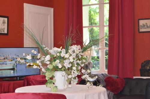 صالة مشتركة/ منطقة التلفزيون, B&B La tour blanche in Forest Montiers