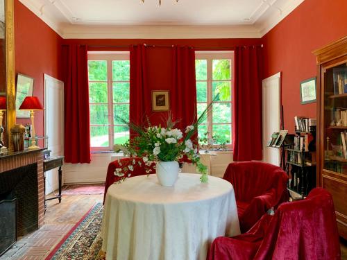 صالة مشتركة/ منطقة التلفزيون, B&B La tour blanche in Forest Montiers