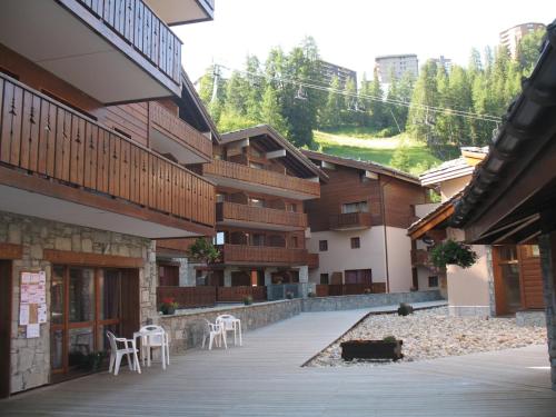 Lagrange Vacances Les Chalets Edelweiss**** - Accommodation - La Plagne