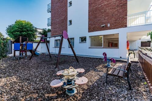 מגרש משחקים, Apartamentos Sunway Amapola in סיטגס